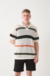 V Yakalı Desenli Örme Triko T-shirt