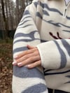 Krem Fermuarlı Kızak Desenli Polar Sweatshirt