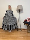 Lady Siyah Beyaz Desenli Viskon Elbise – Oversize Kesim Uzun Yazlık Elbise