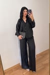 Pore Gümüş Çizgili Siyah Saten Takım