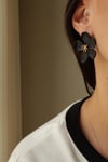 SİYAH ÇİÇEK MODEL ÇELİK MODEL KÜPE
