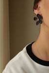 SİYAH ÇİÇEK MODEL ÇELİK MODEL KÜPE