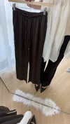 SİYAH FLARE KESİM SATEN PANTOLON