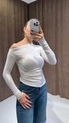 Marka Model Büzgü Detaylı Asimetrik Beyaz Bluz