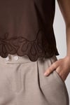 Kadın Kahverengi Vatka Görünümlü Lazer Kesim Nakış Detaylı Tasarım T-Shirt - 2518