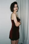 Bordo Gotik Haç Kolyeli Yırtmaç Detaylı Askılı Elbise