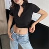 Düz Siyah Balıkçı Yaka Yarım Fermuarlı Kısa Kollu Crop