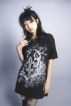 Siyah Abstract Pattern Tek Askı Detaylı Oversize Kısa Kollu Off-Shoulder T-Shirt
