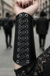 Siyah Deri Bağcıklı Gotik Bileklik