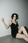 Siyah Yeni Gotik Haç Kolyeli Yırtmaç Detaylı Askılı Elbise