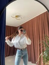 BEYAZ KURDELE İŞLEMELİ GÖMLEK