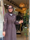0259 DÜĞMELİ TAŞLI ELBİSE KAHVE