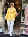 3379 KENDİNDEN ÇİZGİLİ GÖMLEK SARI