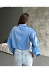 Kadın Parlak Simli Kısa Oversize Basic Parlak Saten Gömlek Yeni Sezon Crop Saten Gömlek