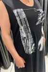 Selma Büyük Beden Cepli Desenli Siyah Kolsuz Elbise