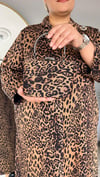 Selma Büyük Beden Degaje Yaka Leopar Elbise