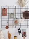 SLLER GridStyle Duvar Rafı – Tel Hasır Minimalist Tasarım 4 Adet Askı Kanca Hediye