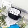 Apple AirPods Pro 3 Kılıf M-Safe Şarj Özellikli Mutural Yahu Serisi Deri Tasarımlı Kapak