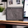 Leeds 16 inç MacBook Ve Pc Uyumlu, Hakiki Deri, El Yapımı Kılıf, Gölgeli Gri
