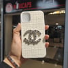 Apple iPhone 13 / 14 Chanel Logolu Kumaş Kaplamalı Telefon Kılıfı