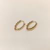 17mm Dalgalı Oval Halka Küpe 14 Ayar Altın HD VİDEOLU