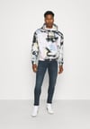 Önü Logolu Batik Oversize Kapşonlu Sweat Karısık
