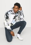Önü Logolu Batik Oversize Kapşonlu Sweat Karısık