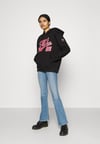 Önü Nakışlı 05 Kapişonlu Sweat Siyah