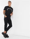 Önü Oval Baskılı  T shirt Siyah