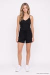 Kadın Slim Fit Dar Kesim Fitilli V Yaka Siyah Askılı Bluz ve Beli Bağlamalı Siyah Şort Takım