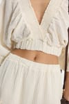 Kadın Oversize Geniş Kesim %100 Pamuk Kruvaze Yaka Crop Fırfırlı Ekru Şort Etek Takım