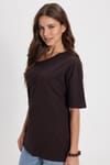 Kadın Slim Fit Dar Kesim %100 Pamuk Kayık Yaka Kısa Kollu Kahverengi Tişört