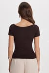Kadın Slim Fit Dar Kesim Pamuklu Kayık Yaka Kısa Kollu Kahverengi Tişört
