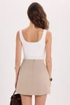 Kadın Slim Fit Dar Kesim Askılı Kare Yaka Sırtı Açık Sandy Kumaş Çıtçıtlı Beyaz Body