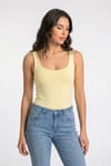 Kadın Slim Fit Dar Kesim Askılı Kare Yaka Sırtı Açık Sandy Kumaş Çıtçıtlı Sarı Body
