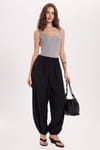 Kadın Slim Fit Dar Kesim Askılı Kare Yaka Sırtı Açık Sandy Kumaş Çıtçıtlı Gri Body