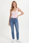 Kadın Slim Fit Dar Kesim Askılı Kare Yaka Sırtı Açık Sandy Kumaş Çıtçıtlı Pembe Body