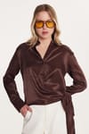 Kadın Slim Fit Dar Kesim Uzun Kollu Klasik Yaka Bağlama Detaylı Kahverengi Saten Gömlek