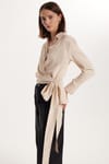 Kadın Slim Fit Dar Kesim Uzun Kollu Klasik Yaka Bağlama Detaylı Taş Rengi Saten Gömlek