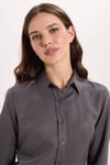 Kadın Slim Fit Dar Kesim Uzun Kollu Pamuklu Vücuda Oturan Dokulu Antrasit Basic Gömlek