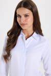 Kadın Slim Fit Dar Kesim Vucüda Oturan Uzun Kollu Gizli Düğme Detaylı Beyaz Basic Gömlek