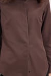 Kadın Slim Fit Dar Kesim Vucüda Oturan Uzun Kollu Gizli Düğme Detaylı Kahverengi Basic Gömlek