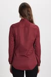 Kadın Slim Fit Dar Kesim Vucüda Oturan Uzun Kollu Gizli Düğme Detaylı Bordo Basic Gömlek