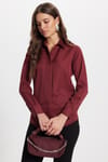 Kadın Slim Fit Dar Kesim Vucüda Oturan Uzun Kollu Gizli Düğme Detaylı Bordo Basic Gömlek