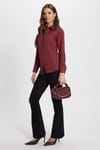 Kadın Slim Fit Dar Kesim Vucüda Oturan Uzun Kollu Gizli Düğme Detaylı Bordo Basic Gömlek