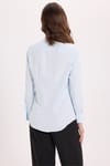 Kadın Slim Fit Dar Kesim Vucüda Oturan Uzun Kollu Gizli Düğme Detaylı Mavi Basic Gömlek