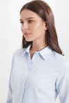 Kadın Slim Fit Dar Kesim Vucüda Oturan Uzun Kollu Gizli Düğme Detaylı Mavi Basic Gömlek