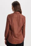 Kadın Slim Fit Dar Kesim Vucüda Oturan Uzun Kollu Gizli Düğme Detaylı Kahverengi Basic Gömlek