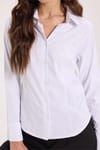 Kadın Slim Fit Dar Kesim Pensli Vucüda Oturan Klasik Yaka Uzun Kollu Likralı Beyaz Gömlek