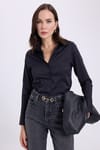 Kadın Slim Fit Dar Kesim Pensli Vucüda Oturan Klasik Yaka Uzun Kollu Likralı Siyah Gömlek